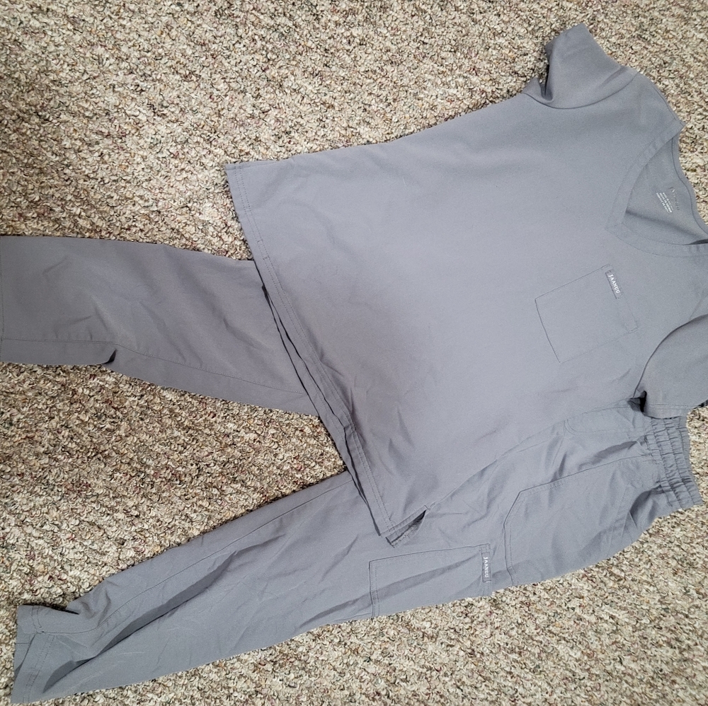 Jaanuu Scrub Set